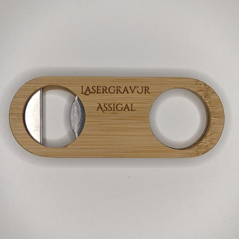 Bieröffner aus Bambus flach mit Öse Gravur