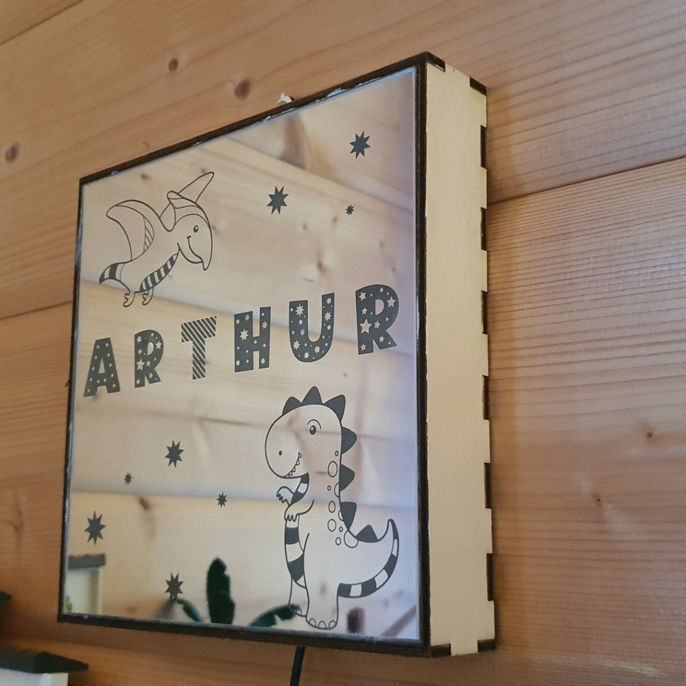 Spiegelbox graviert LED Dinosaurier Name